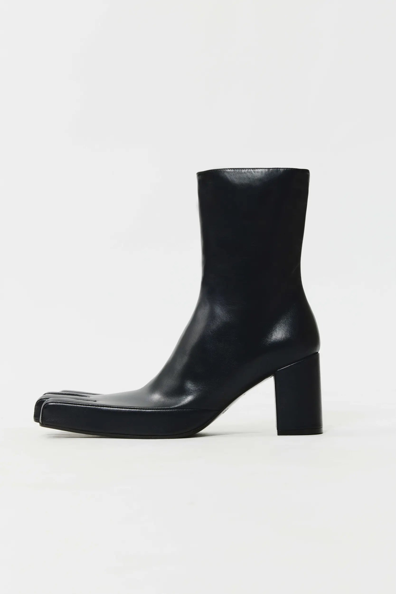 Finger ankle boots