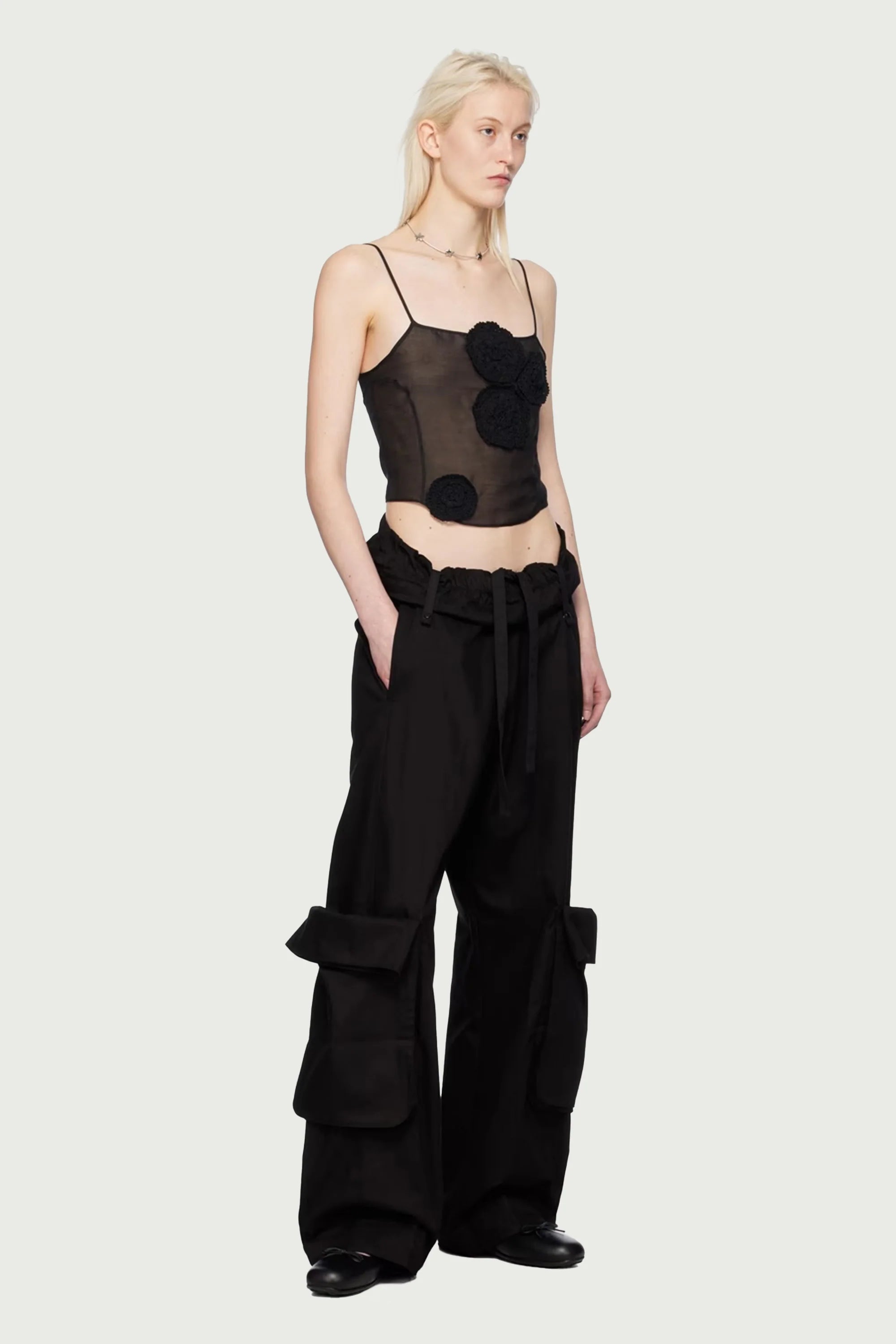 FLOWER APPLIQUÉ SHEER TOP BLACK