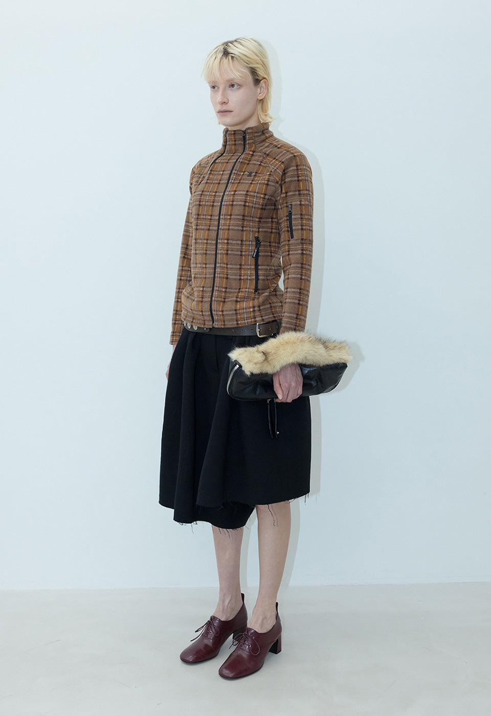 OIL SKIN MINI CLUTCH W. FURRY HANDLE