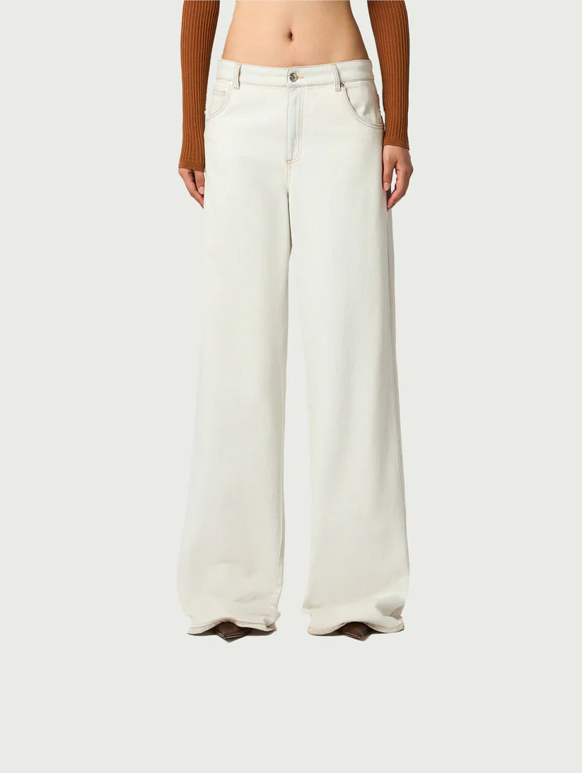 WHITE BOYFRIEND JEANS