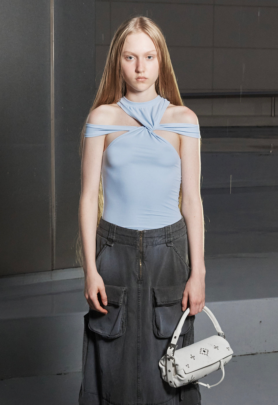 TWISTED CUT-OUT TOP SKY BLU