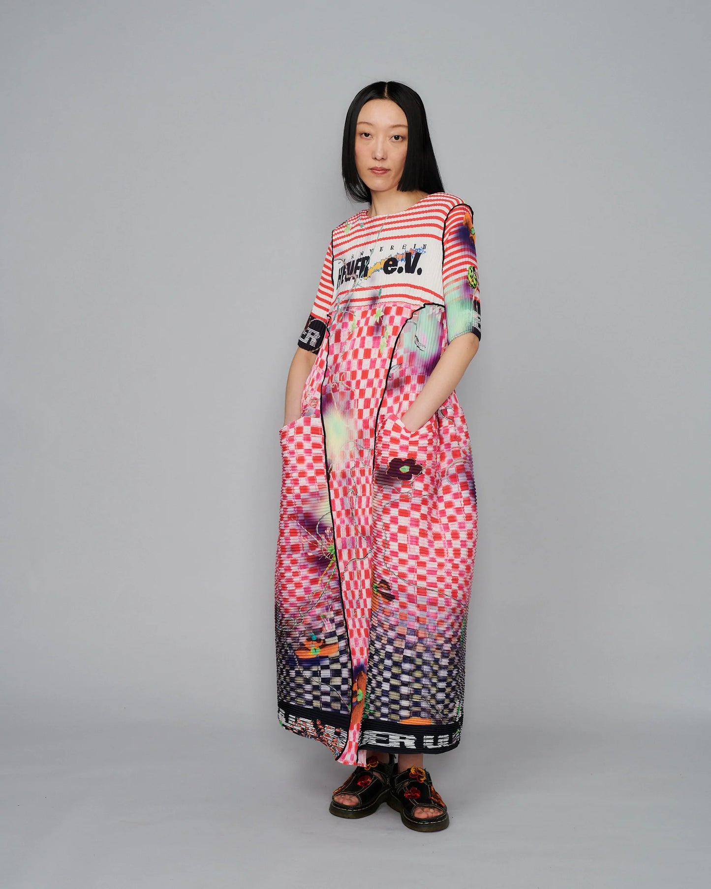 HANDLPLEATED UMA DRESS IN LOTHAR