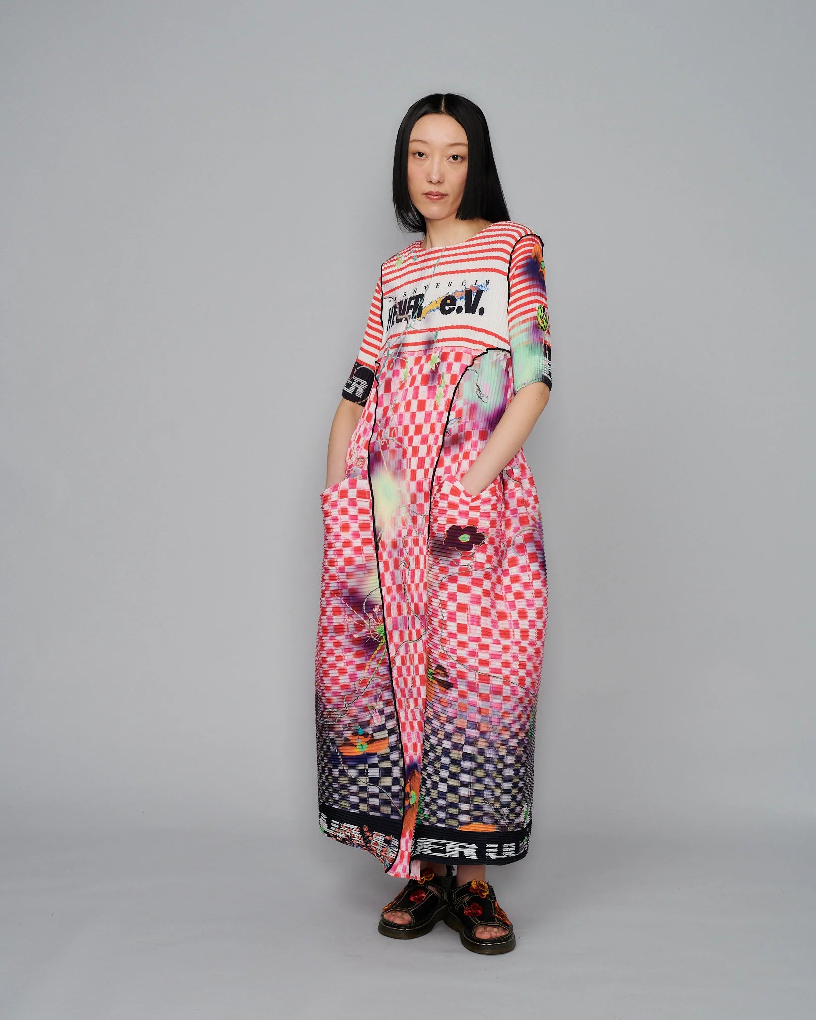 HANDLPLEATED UMA DRESS IN LOTHAR
