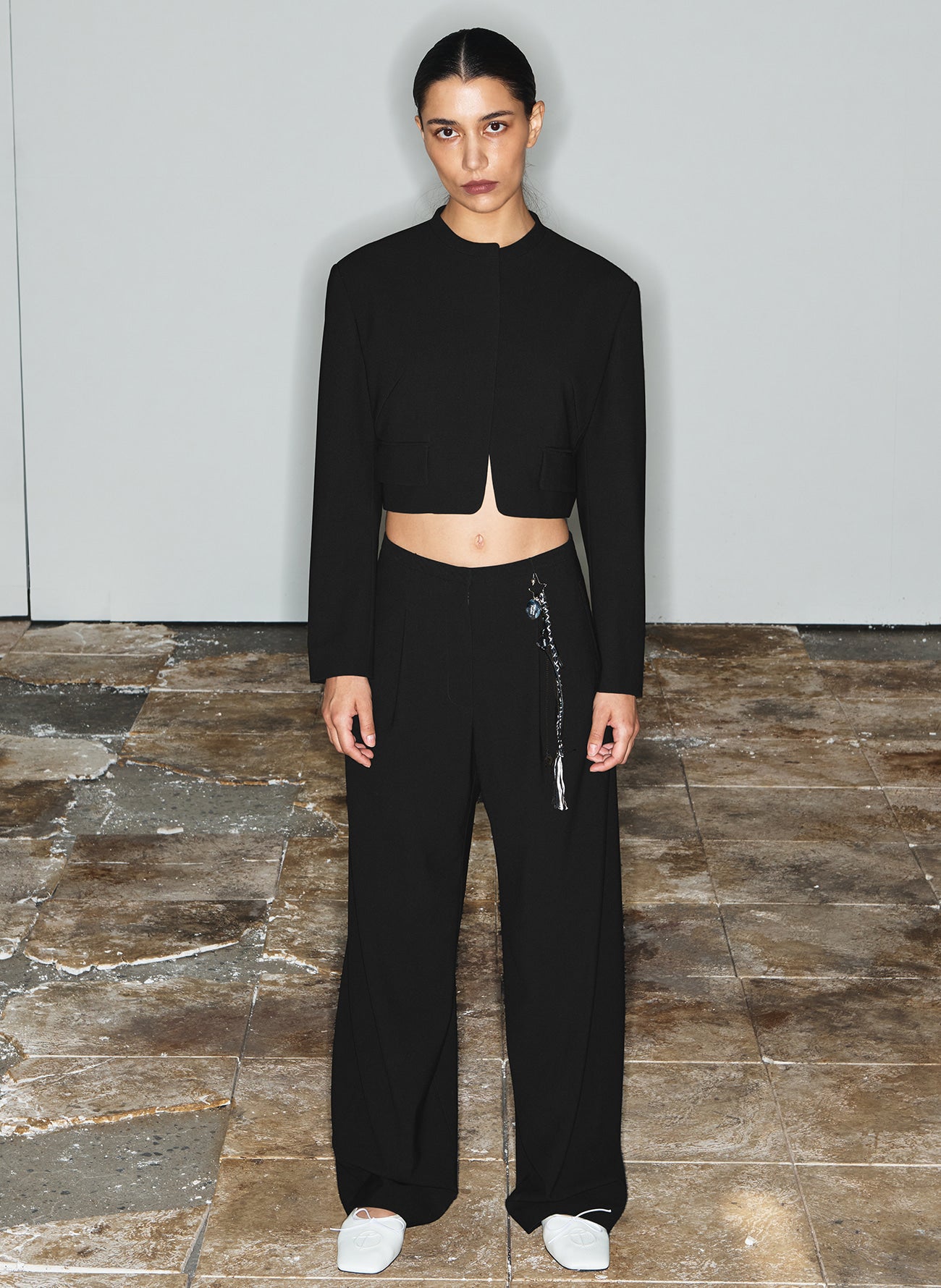 VOLUME TUCK PANTS