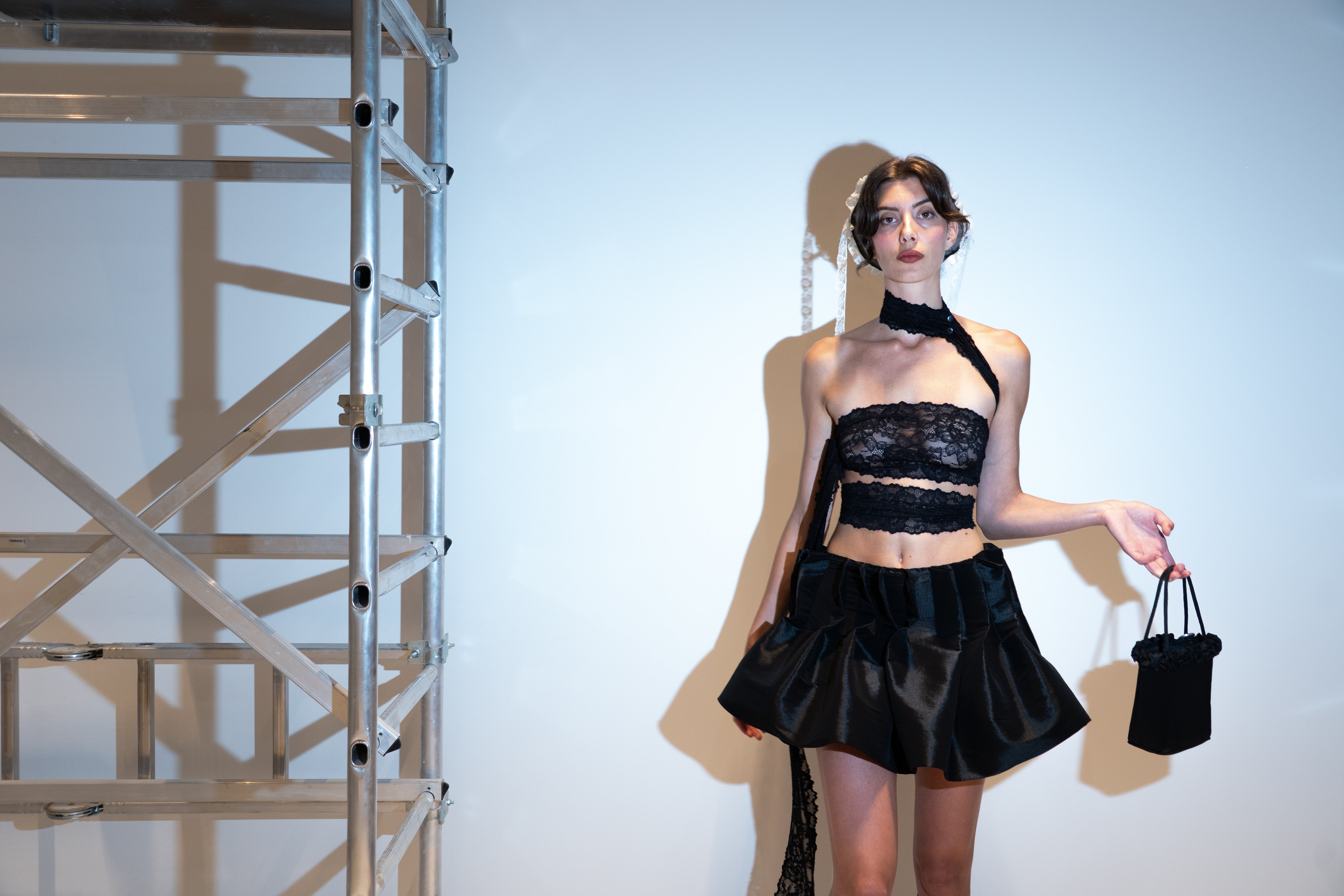 BLACK SKIRT "MINI GLOBO"