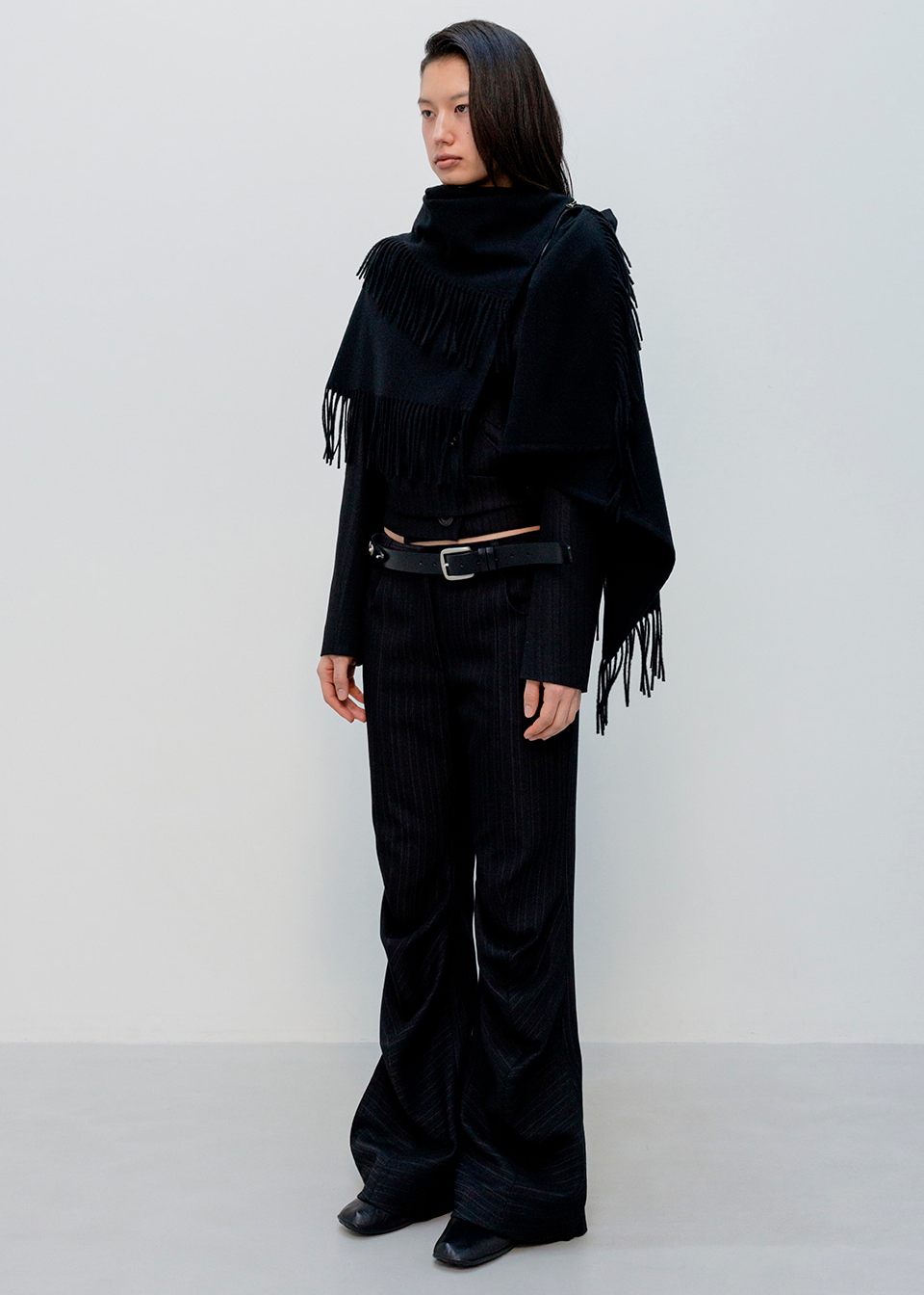 FRINGED ZIP SHAWL - BLACK
