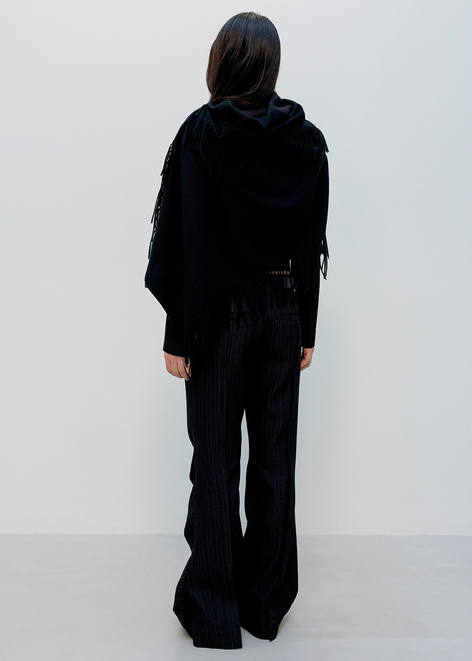 FRINGED ZIP SHAWL - BLACK
