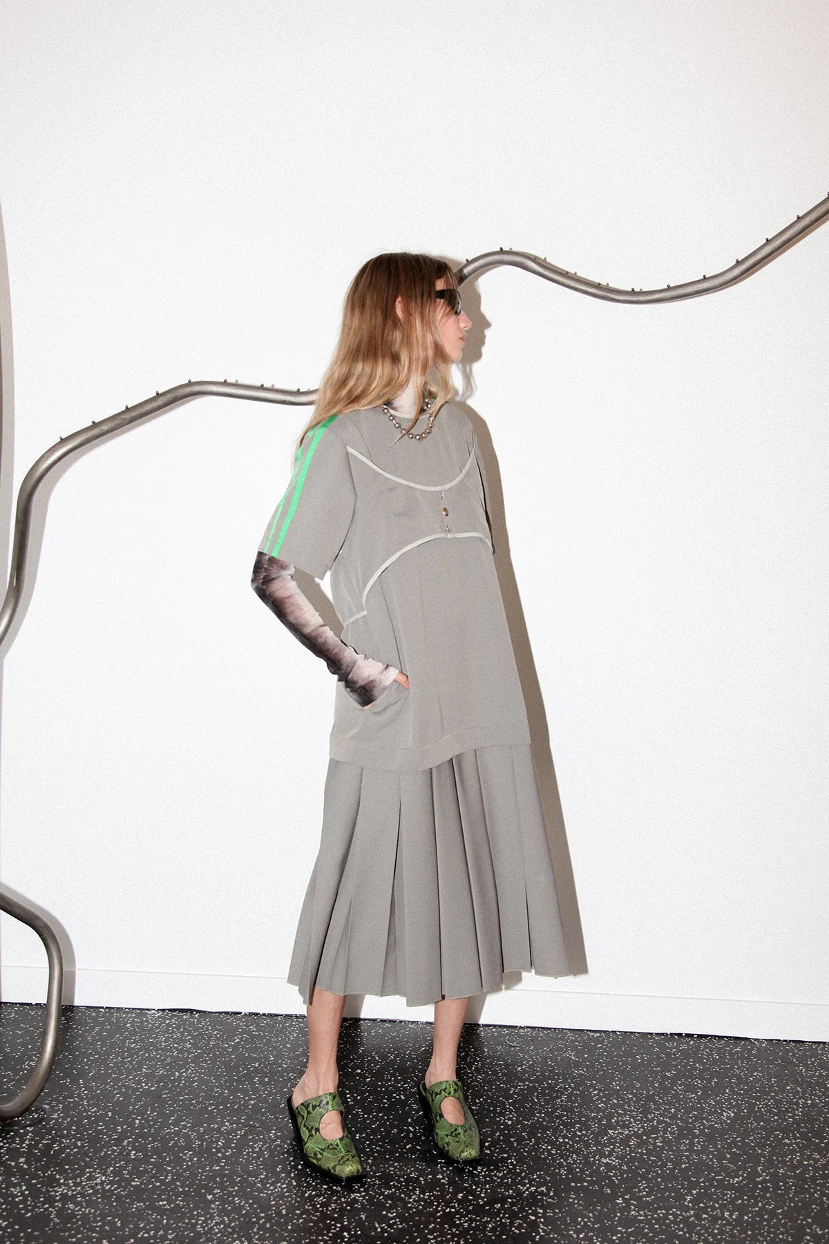 BOX PLEAT DRESS - ASH