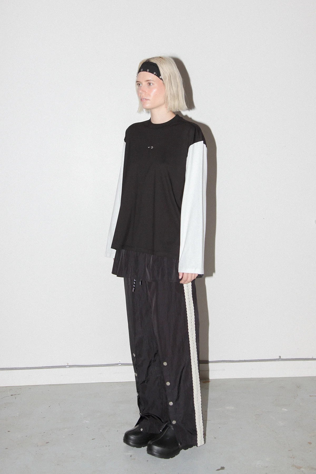 CONTRAST LONG SLEEVE BOX TEE - BLACK & WHITE