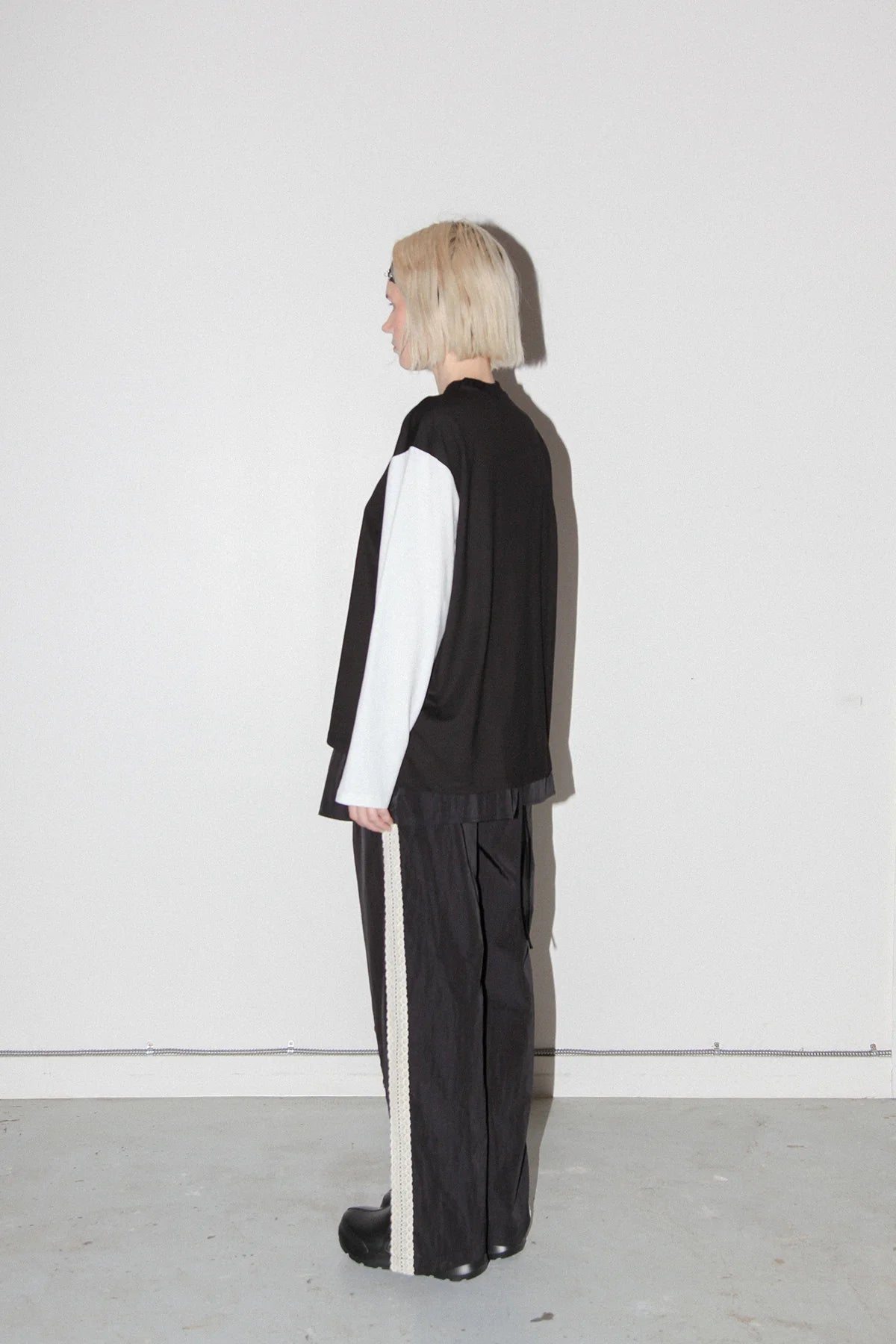 CONTRAST LONG SLEEVE BOX TEE - BLACK & WHITE