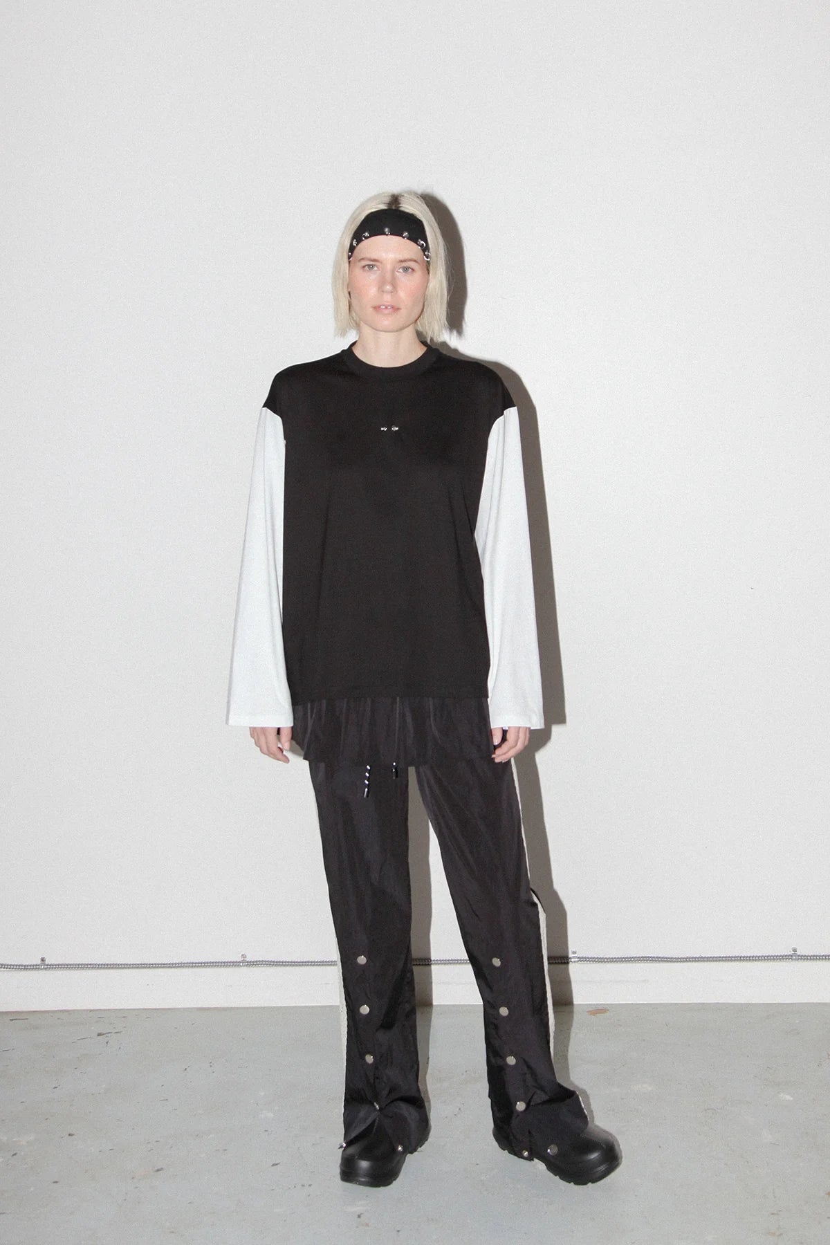 CONTRAST LONG SLEEVE BOX TEE - BLACK & WHITE