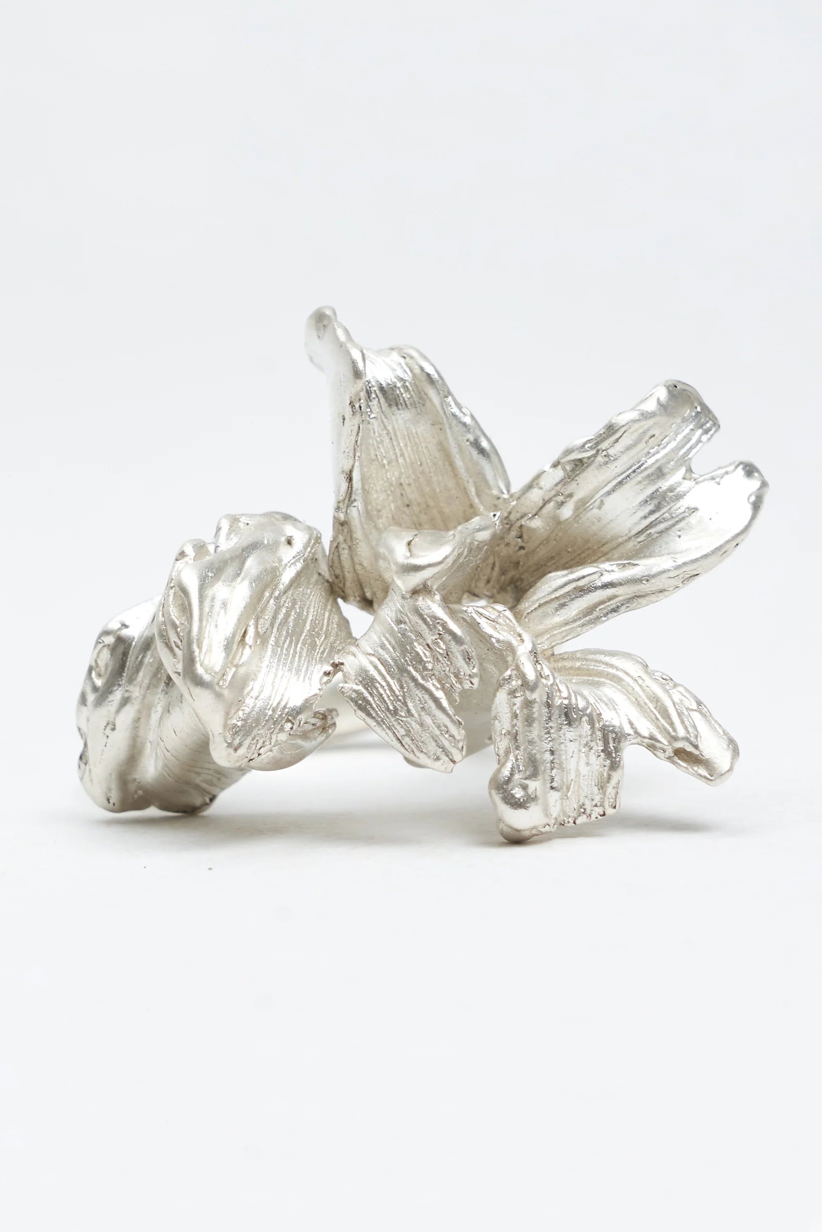 TORN FLORA RING