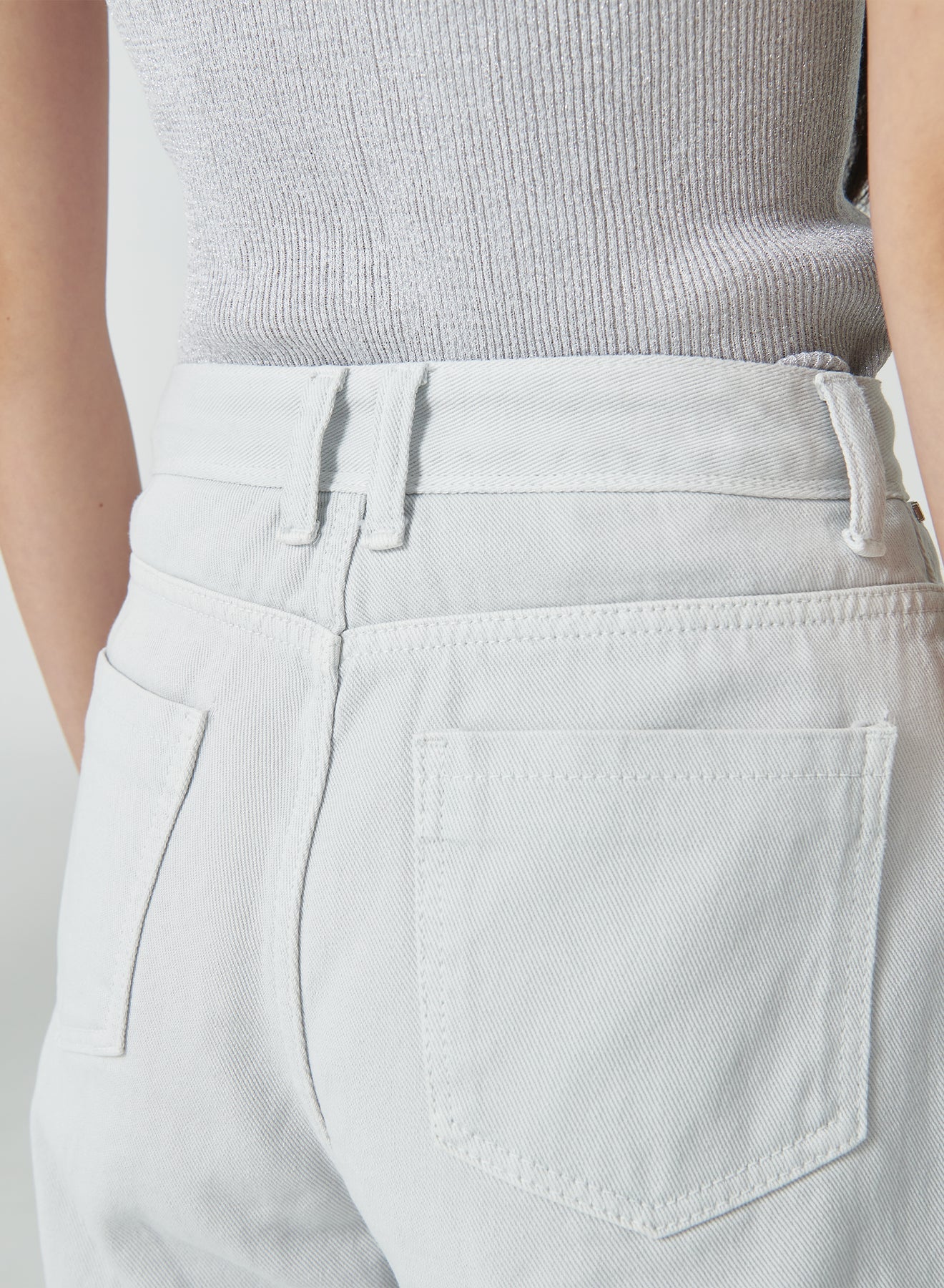STRAIGHT FIT JEANS