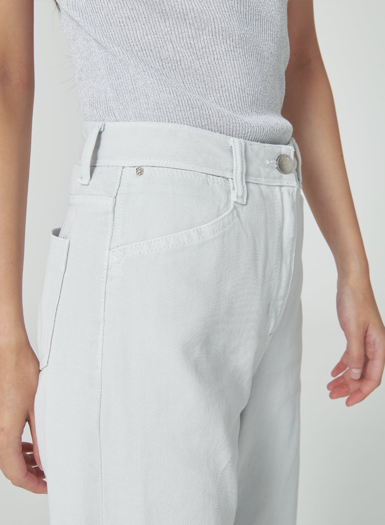 STRAIGHT FIT JEANS