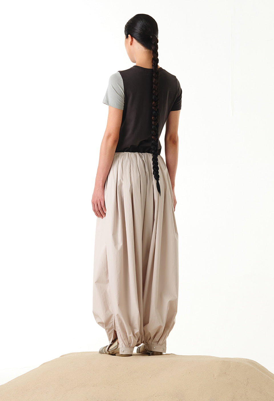 YY DOT TYPO TEE CHARCOAL