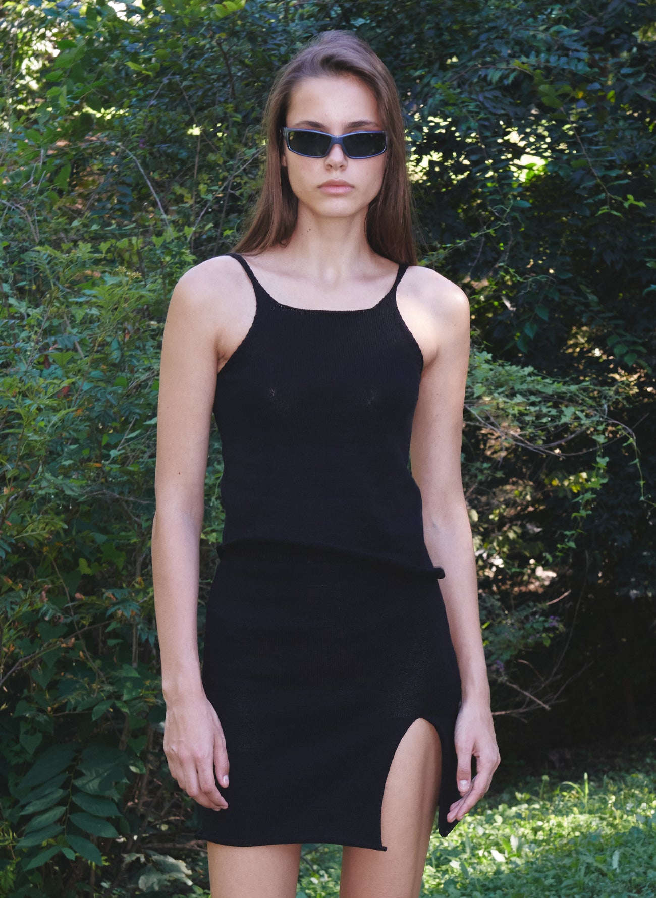 SLIT KNITTED SLEEVELESS BLACK