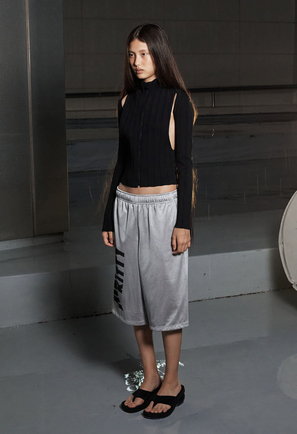 PLEATED ZIP KNIT VEST BLACK